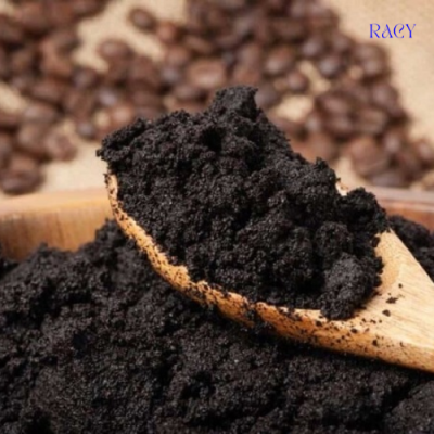 Sử dụng bã cà phê hút mùi túi da